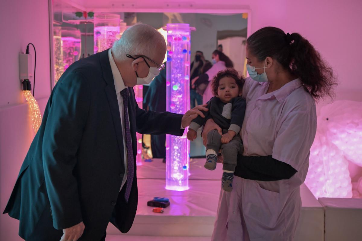 President Rivlin meets one-year-old Eitan and therapist Ongi Kaplan-Gal in Issie Senses multisensory therapeutic environment. Photo Credit: Koby Gideon (GPO)